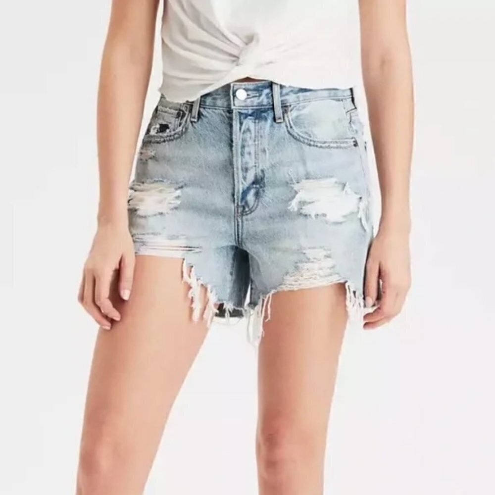American Eagle AEO Light Wash 90s Boyfriend Distressed Short 2